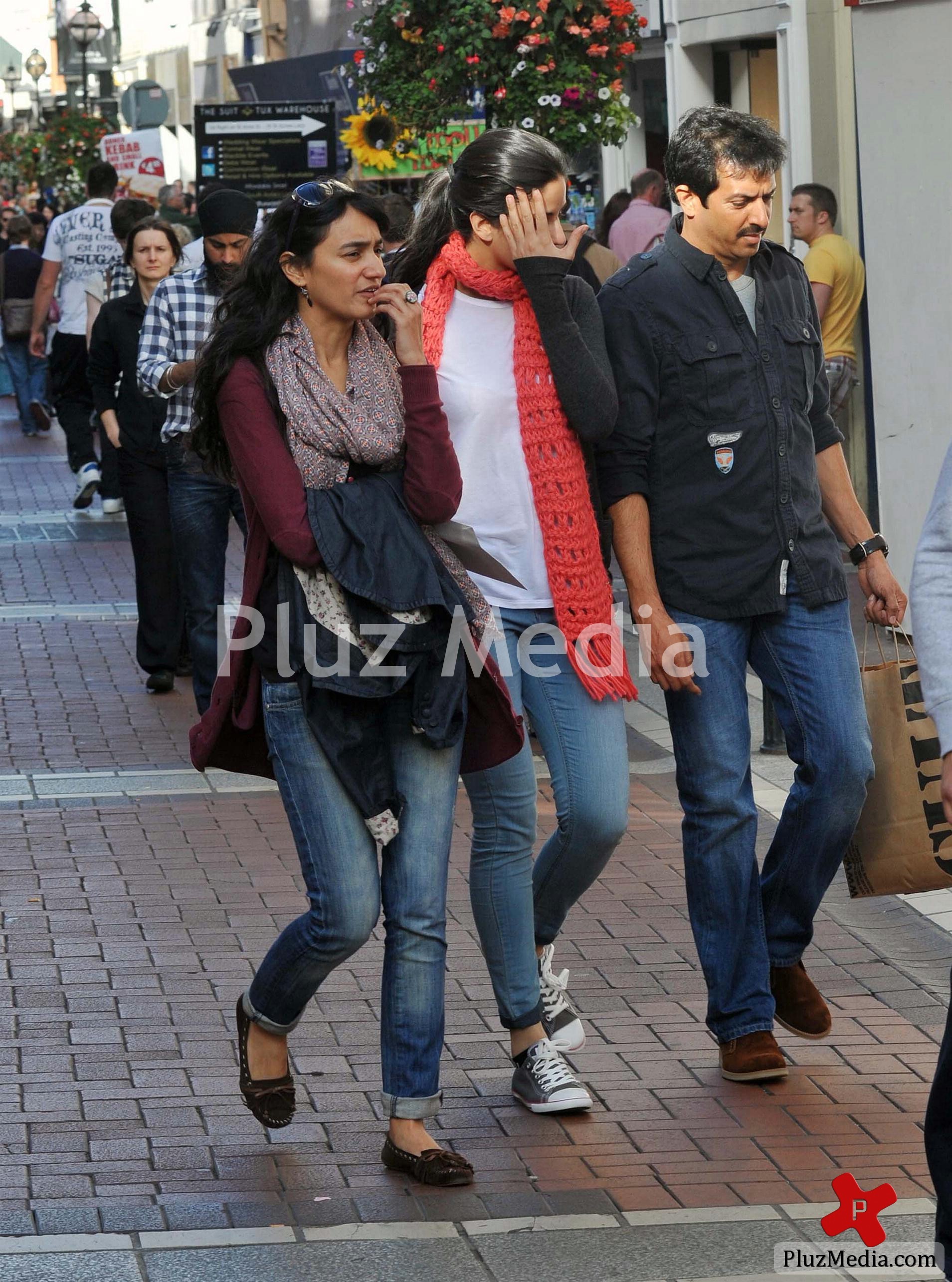 Katrina Kaif and director Kabir Khan evade the paparazzi pictures | Picture 87867